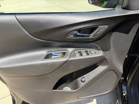 Used 2024 Chevrolet Equinox LT FWD image 9