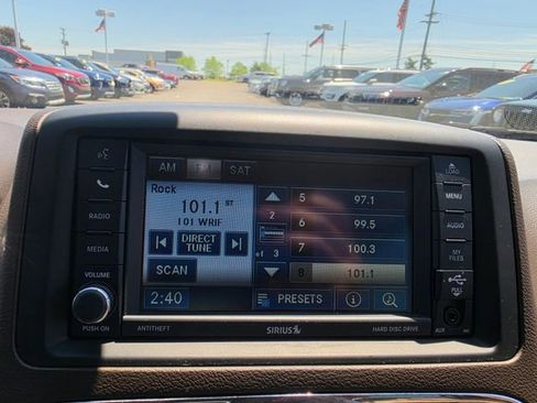 Used 2012 Chrysler Town & Country Touring-L w/ Entertainment Group #2 FWD image 16
