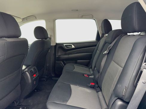 Used 2018 Nissan Pathfinder SV image 37