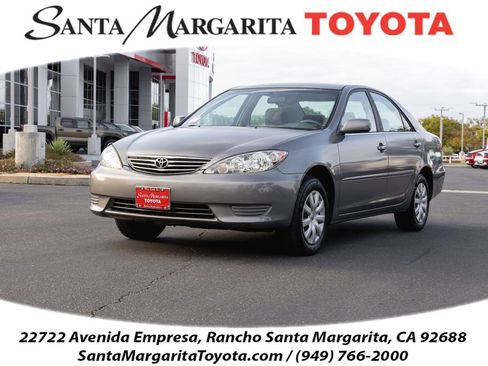 Used 2005 Toyota Camry LE FWD image 1