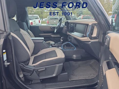 Used 2022 Ford Bronco Wildtrak image 9