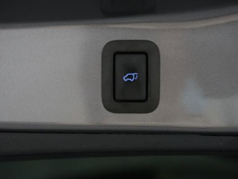 Used 2018 Toyota Highlander SE image 35