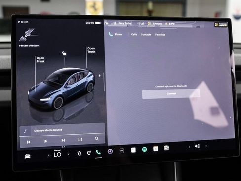 Used 2026 Tesla Model Y 2WD image 28