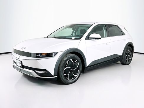 Used 2024 Hyundai Ioniq 5 SE image 3