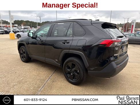 Used 2024 Toyota RAV4 LE image 8