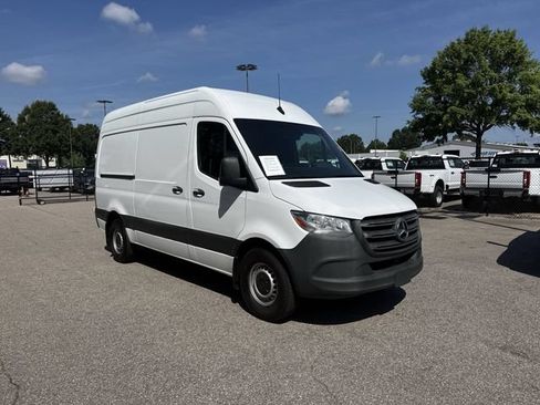 Used 2022 Mercedes-Benz Sprinter 2500 image 2