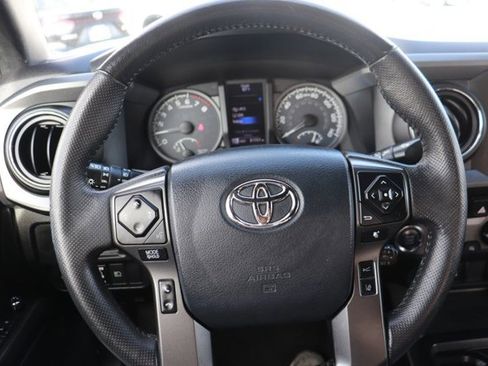 Used 2018 Toyota Tacoma TRD Sport image 17