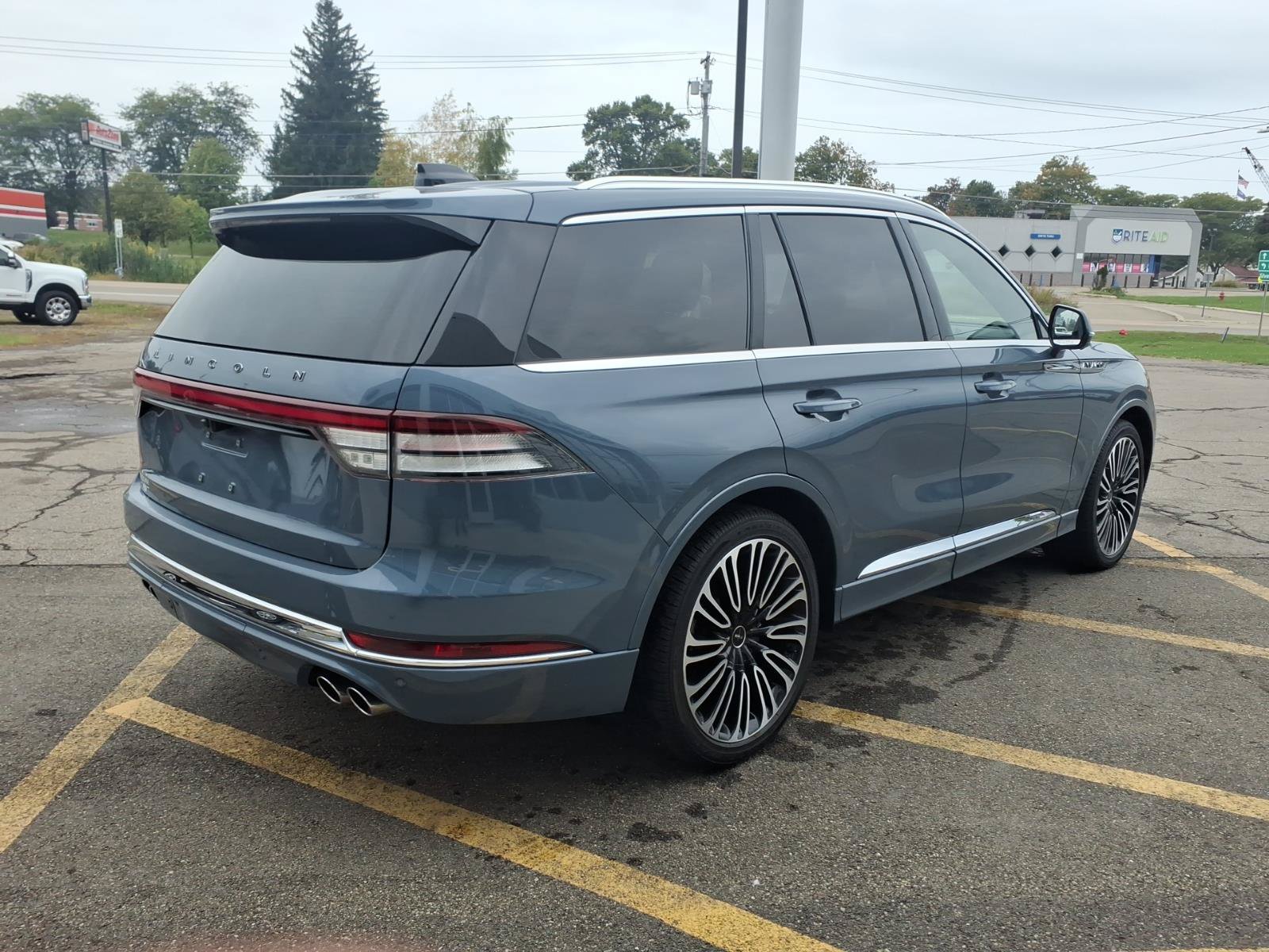 Used 2025 Lincoln Aviator Black Label AWD/4WD image 6