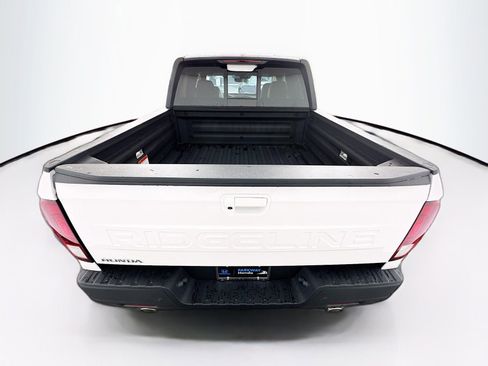 Used 2025 Honda Ridgeline Black Edition image 5