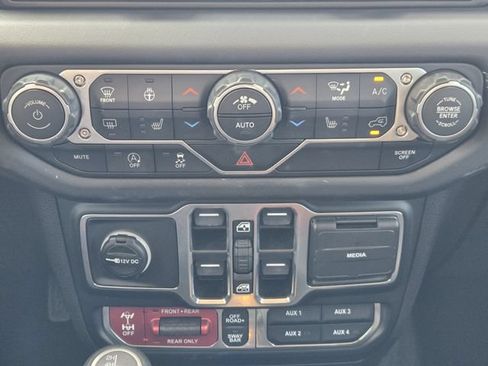 Used 2025 Jeep Wrangler Unlimited Rubicon w/ Convenience Group AWD/4WD image 14