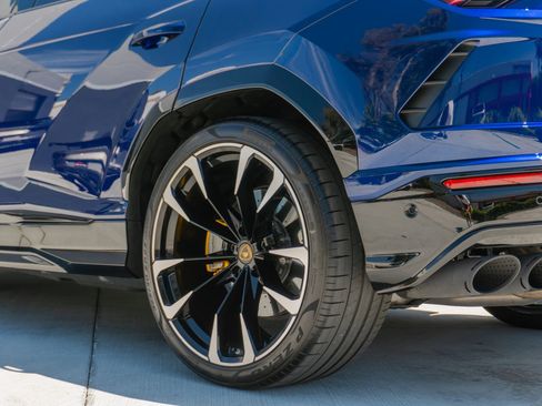 Used 2021 Lamborghini Urus AWD/4WD image 45