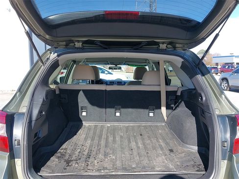Used 2017 Subaru Outback 2.5i Premium image 11