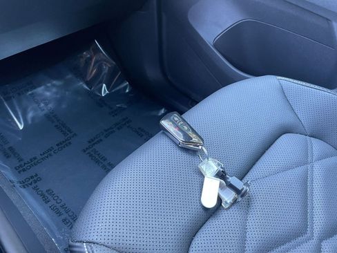 Used 2025 Volkswagen Atlas Cross Sport SE image 21