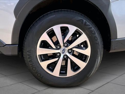 Used 2023 Subaru Outback Premium image 11