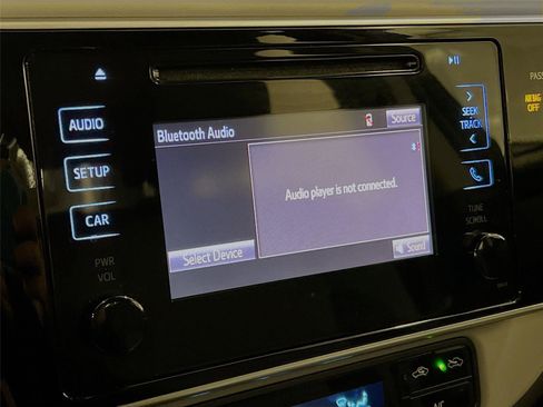 Used 2017 Toyota Corolla LE image 8