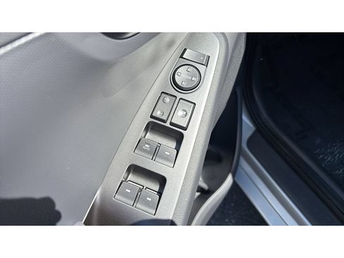 Certified 2022 Hyundai Ioniq SE FWD image 12