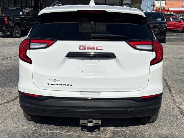 Used 2024 GMC Terrain SLE w/ Driver Convenience Package FWD image 5