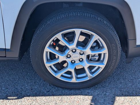 Used 2024 Jeep Compass Latitude image 9