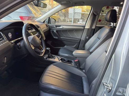 Certified 2022 Volkswagen Tiguan SE w/ Panoramic Sunroof Package image 7