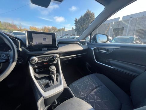 Used 2025 Toyota RAV4 XLE image 36