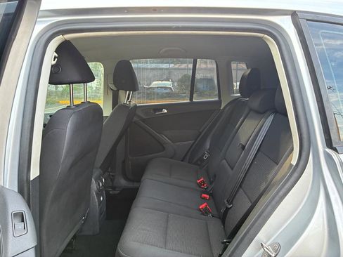 Used 2017 Volkswagen Tiguan Limited w/ Alloy Wheels Package FWD image 16