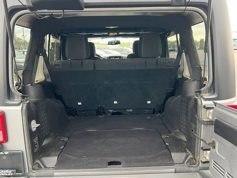 Used 2016 Jeep Wrangler Unlimited Sahara w/ Dual Top Group AWD/4WD image 34