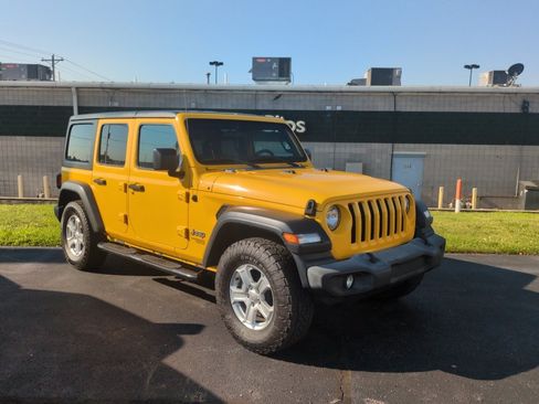 Used 2019 Jeep Wrangler Unlimited Sport S AWD/4WD image 3