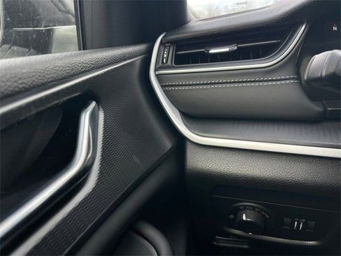 New 2025 Jeep Grand Cherokee L Altitude AWD/4WD image 19