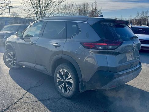 Used 2021 Nissan Rogue SV w/ Premium Package image 3