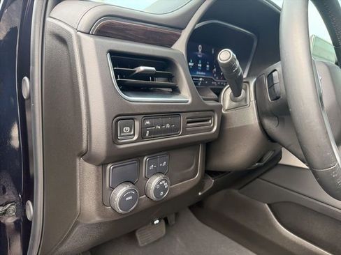 Used 2024 Chevrolet Suburban LT RWD image 15