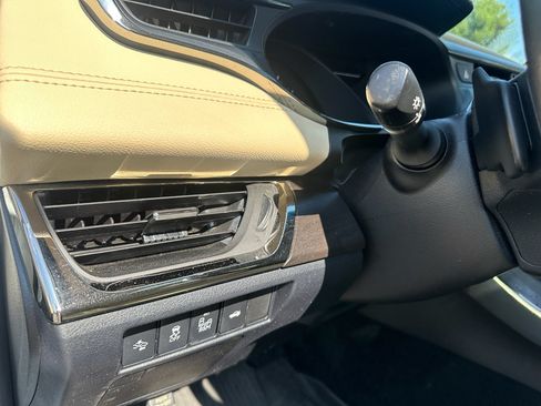 Used 2017 Toyota Avalon XLE Premium w/ All Weather Liner Package FWD image 22