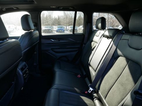 Certified 2024 Jeep Grand Cherokee Altitude image 30