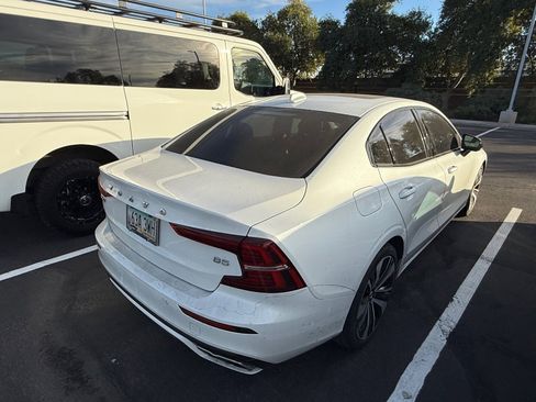 Used 2022 Volvo S60 B5 Momentum w/ Premium Package image 3