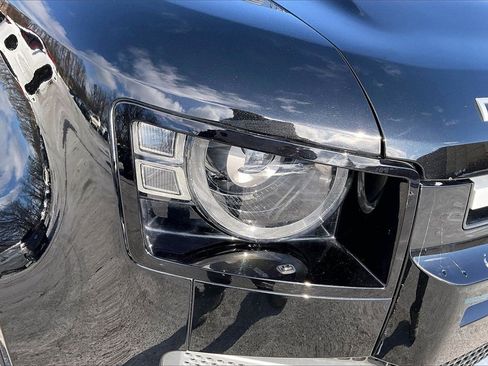 Certified 2025 Land Rover Defender 110 S image 32