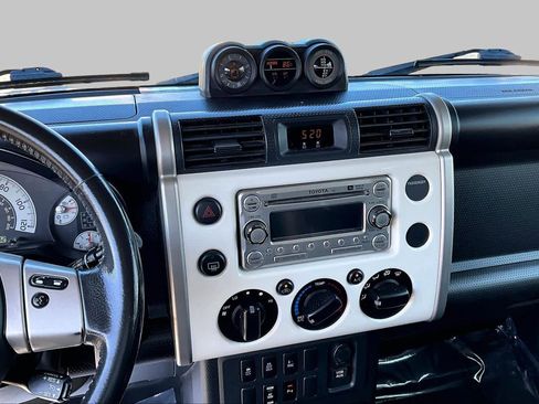 Used 2014 Toyota FJ Cruiser 4WD w/ Upgrade Package image 6