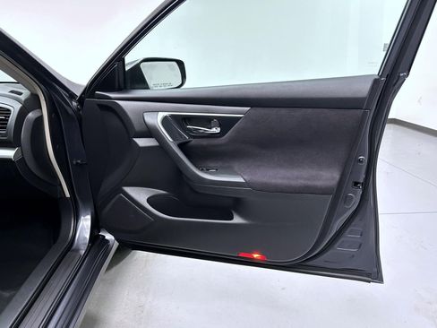 Used 2013 Nissan Altima 2.5 SV image 16