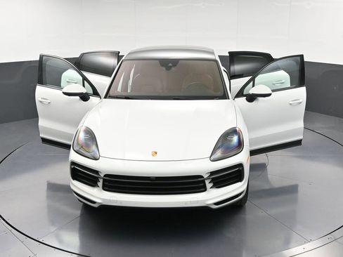 Certified 2022 Porsche Cayenne E-Hybrid Coupe image 35