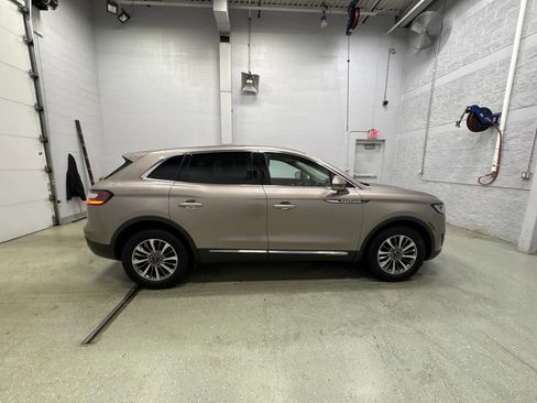 Used 2019 Lincoln Nautilus Select AWD/4WD image 3