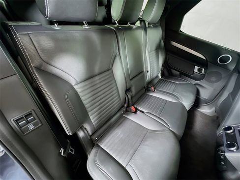 Used 2025 Land Rover Discovery Dynamic SE image 30