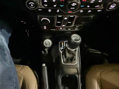 Used 2019 Jeep Wrangler Unlimited Rubicon w/ Dual Top Group AWD/4WD image 20
