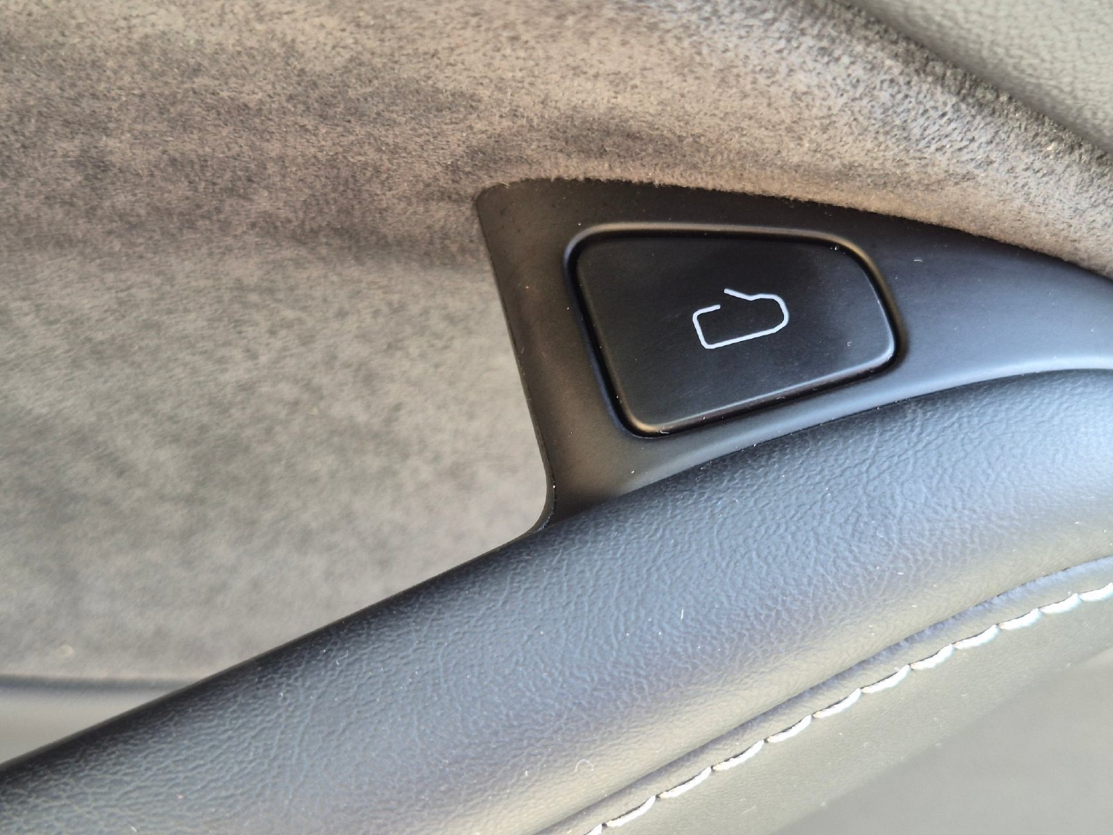 Used 2025 Tesla Model Y Long Range RWD image 13