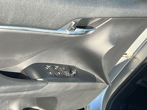 Used 2020 Toyota Camry SE w/ Sunroof Package FWD image 22