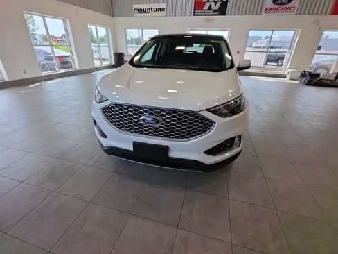 Used 2024 Ford Edge SEL w/ Convenience Package AWD/4WD image 2