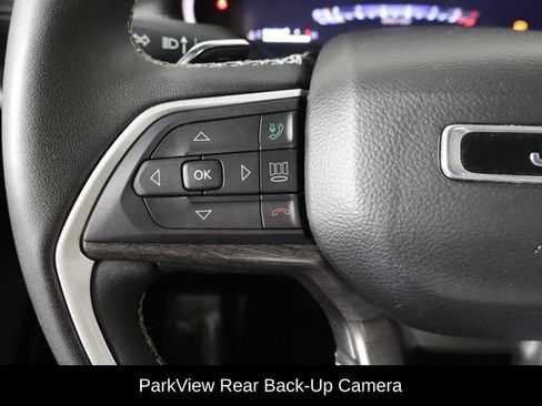 Used 2023 Jeep Grand Cherokee Limited w/ Black Appearance Package AWD/4WD image 8
