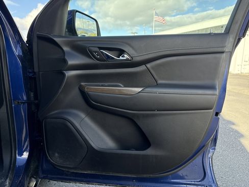 Used 2023 GMC Acadia SLE image 28