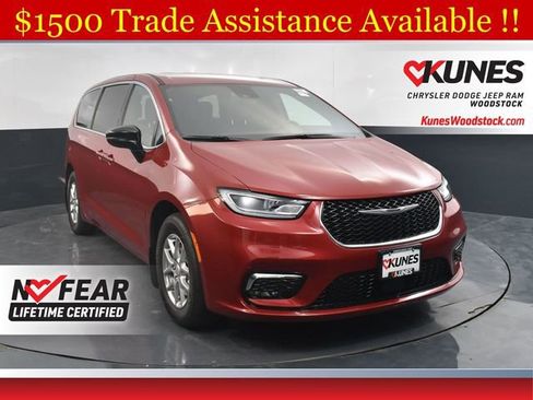 New 2026 Chrysler Pacifica Select image 1