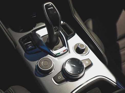 New 2025 Alfa Romeo Giulia image 32