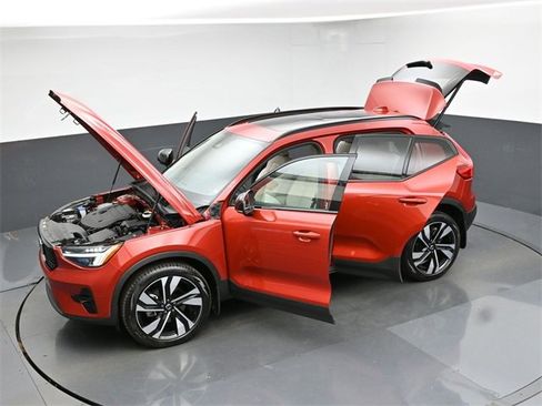 Used 2023 Volvo XC40 B5 Plus w/ Protection Package Premier image 50