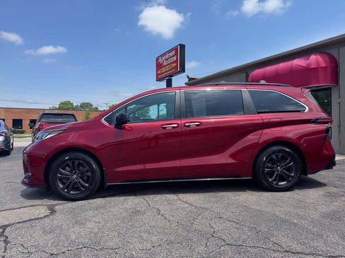 Used 2024 Toyota Sienna XSE AWD/4WD image 6
