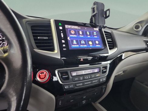 Used 2016 Honda Pilot Touring image 11